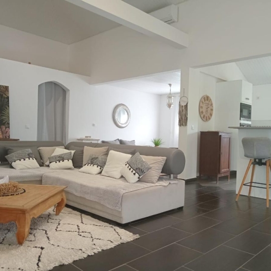  Annonces SAINTMAUR : Maison / Villa | LE LAMENTIN (97232) | 100 m2 | 1 850 &euro; 
